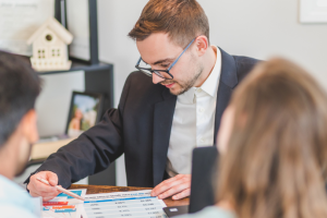 Teciomar Abila explica por que o setor imobiliário continua sendo uma opção estratégica de investimento.