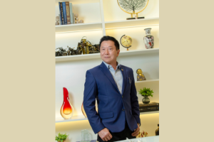 Abdominoplastia 360 virou queridinha por remodelar a cintura inteira com harmonia, afirma Milton Seigi Hayashi.