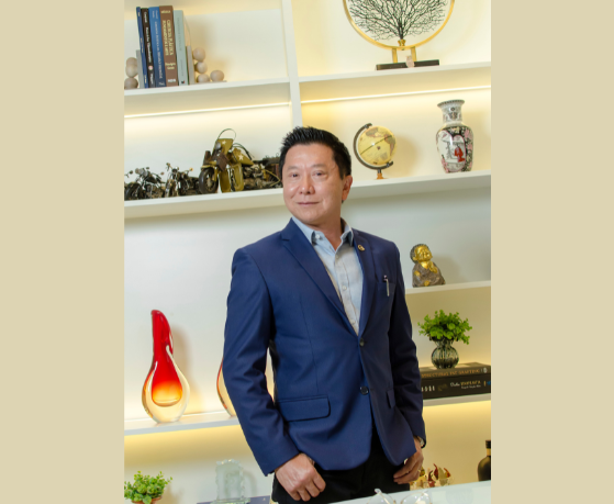 Abdominoplastia 360 virou queridinha por remodelar a cintura inteira com harmonia, afirma Milton Seigi Hayashi.